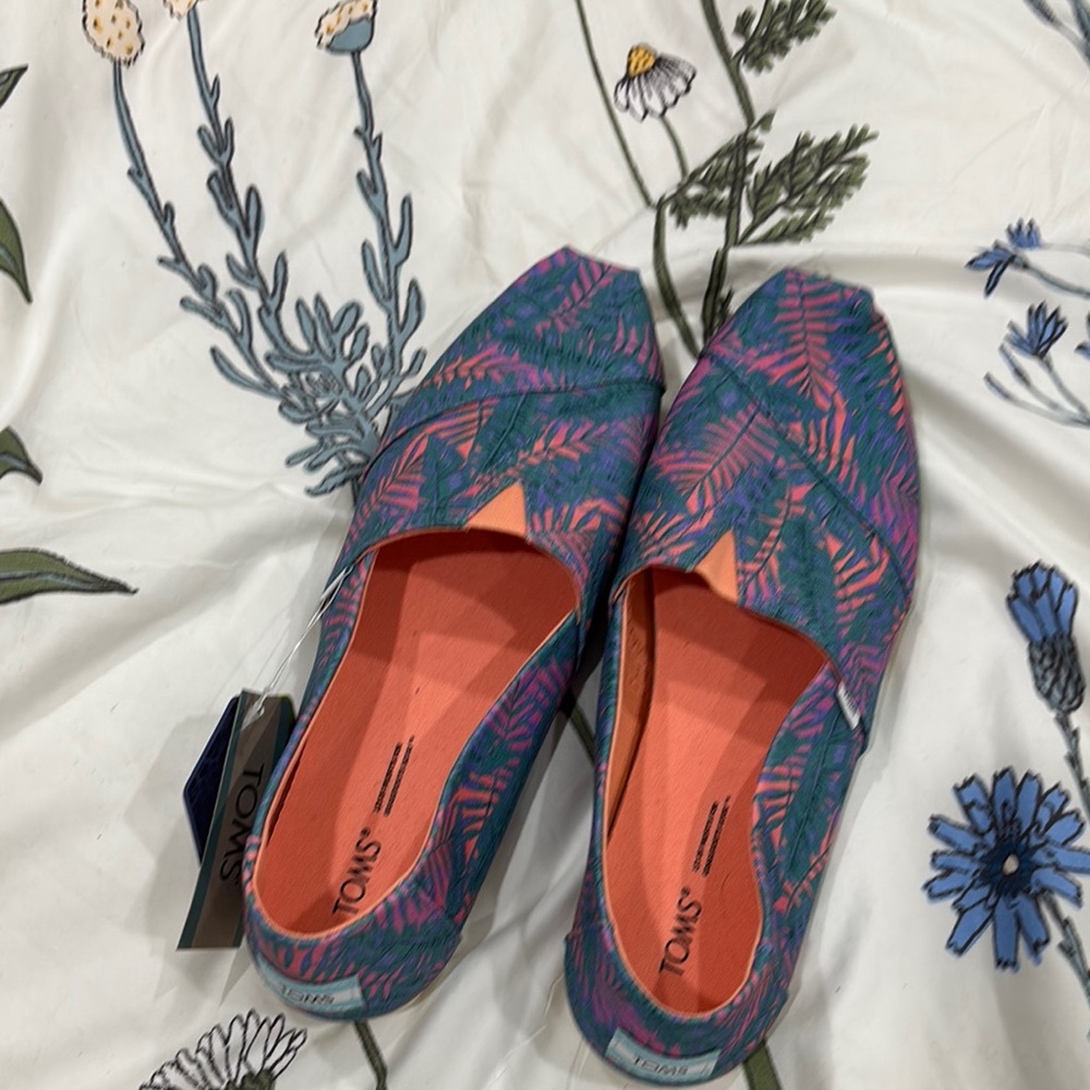 TOMS Women's Multicolor Slip-On Shoes